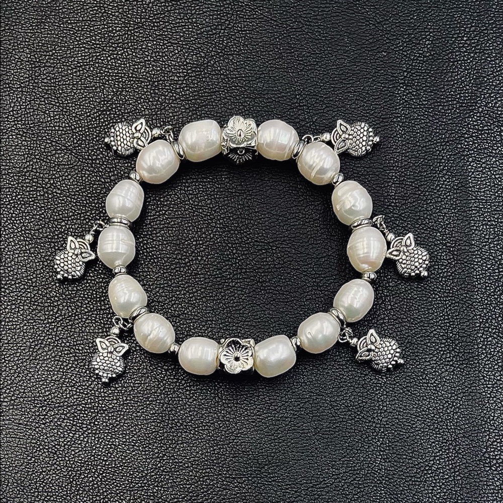 Women’s Real Freshwater Pearls charm stretch bracelet